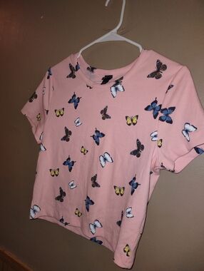 Pink Butterfly Print Cropped Tee